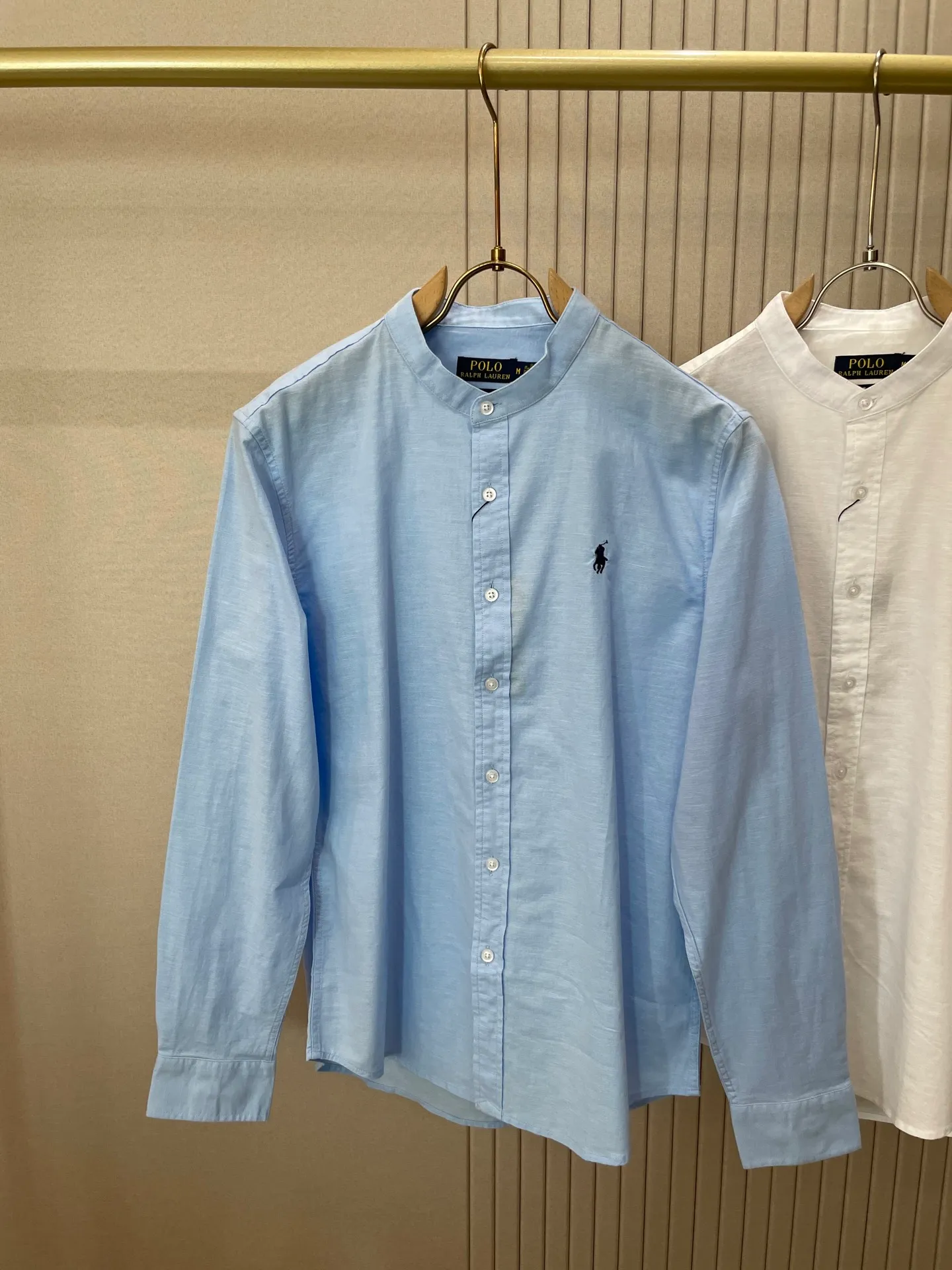 P220 🌸🌸🌸 POLO Ralph Lauren [High Quality] Classic shirt! The classic casual shirt made of pure cotton and linen has a unique design. It has a simple, clean and classic silhouette. It is a versatile style that can be switched at will. The fabric feels soft and delicate, highly breathable, and is close to the skin and comfortable to wear. It can be worn alone as an inner layer. Its versatile performance is beyond your imagination! The upper body of the ready-to-wear is simple and classic yet elegant! Size:M-XXL